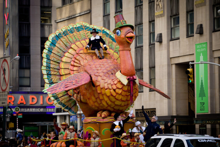 Best Places to Travel to See Thanksgiving Parades RVshare