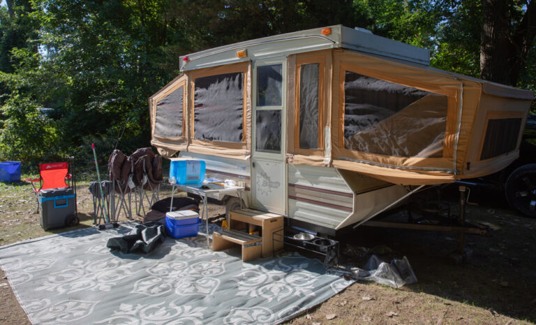 a pop up camper set up at a campground