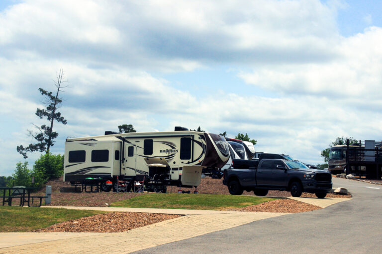 https://d3847if7zi41q5.cloudfront.net/wp-content/uploads/2019/03/16140230/a-trailer-parked-at-a-campground-768x512.jpeg