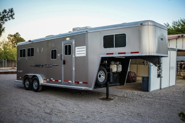 What is a Fifth-Wheel Camper