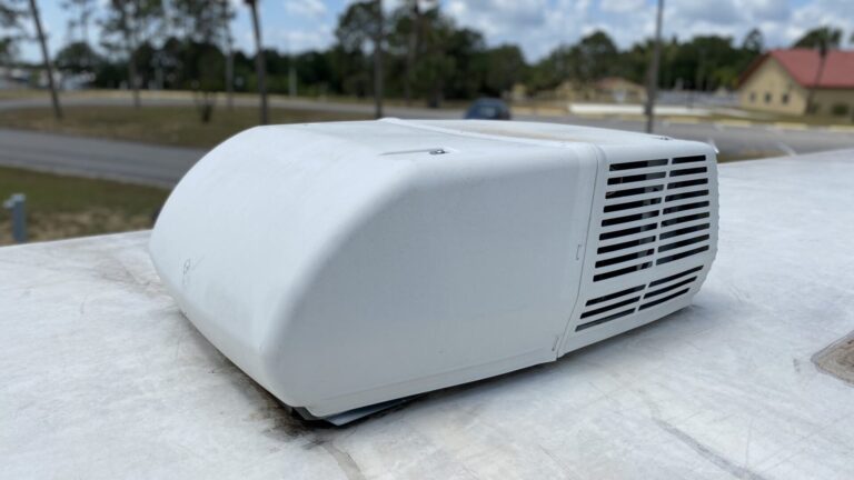 RV air conditioner