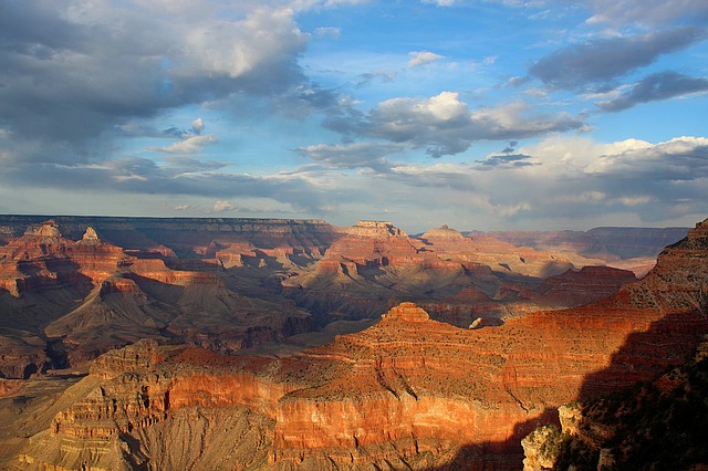 A sweeping view of the Grand Canyon from the top