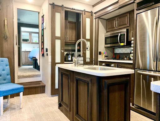 Fifth-wheel RV trailer kitchen