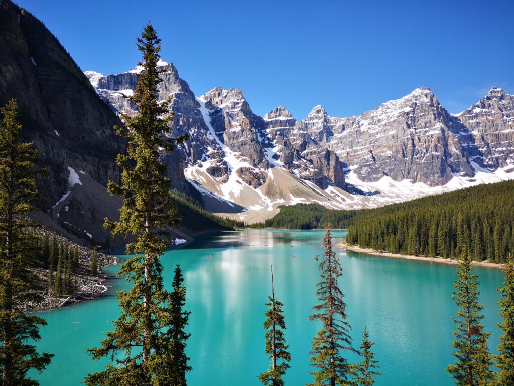 Lake and mountains at Banff National Park