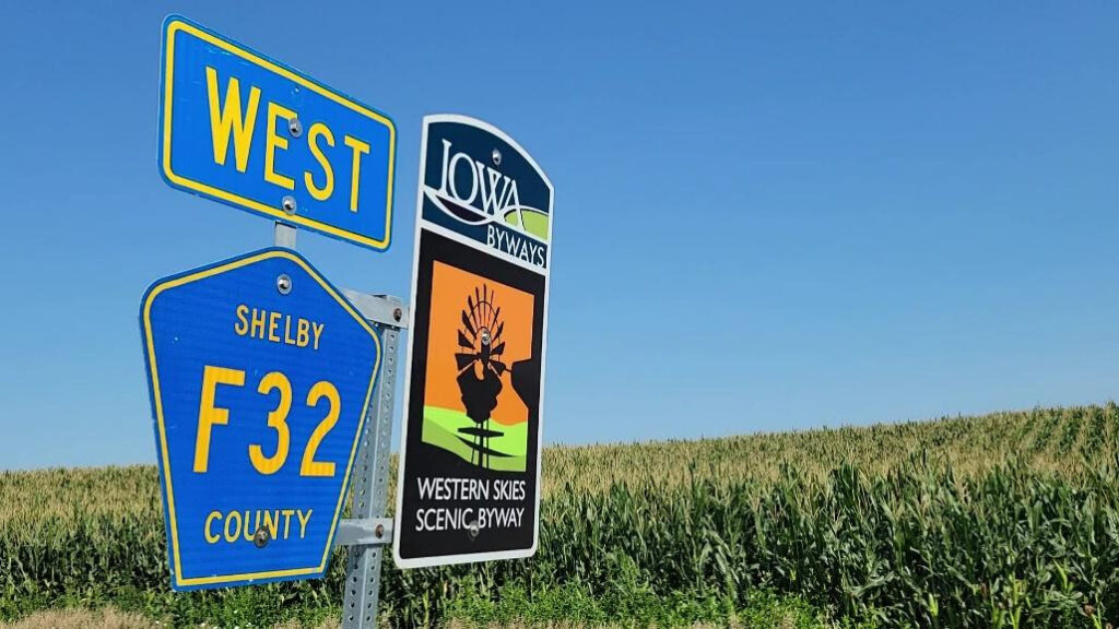 Scenic byways signs